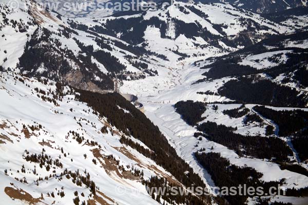 Le lac et le barrage de l'Hongrin