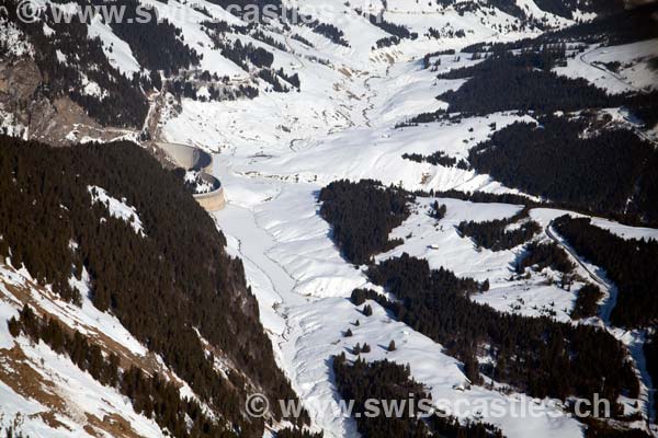 Le lac et le barrage de l'Hongrin