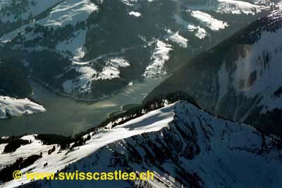 Le lac et le barrage de l'Hongrin